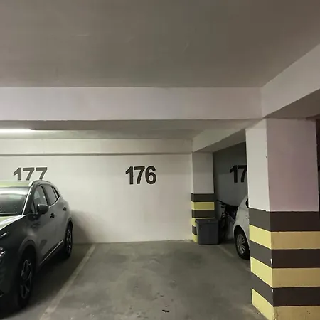 Porta Leks Apartment, Self Check-in, Own Parking 아파트 스코페